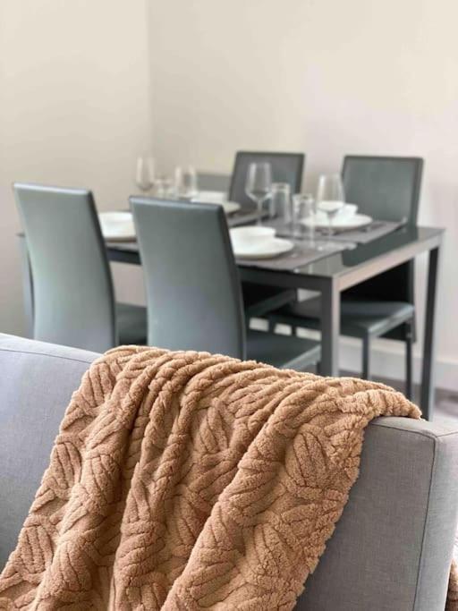 Апартаменты Modern Flat Near Train Station With Free Parking Кембридж Экстерьер фото