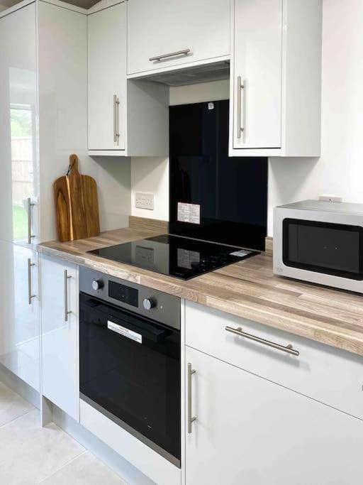 Апартаменты Modern Flat Near Train Station With Free Parking Кембридж Экстерьер фото