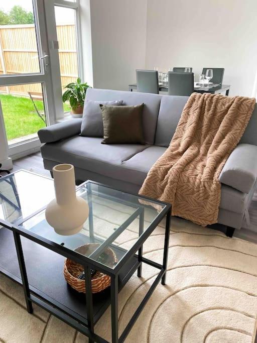 Апартаменты Modern Flat Near Train Station With Free Parking Кембридж Экстерьер фото