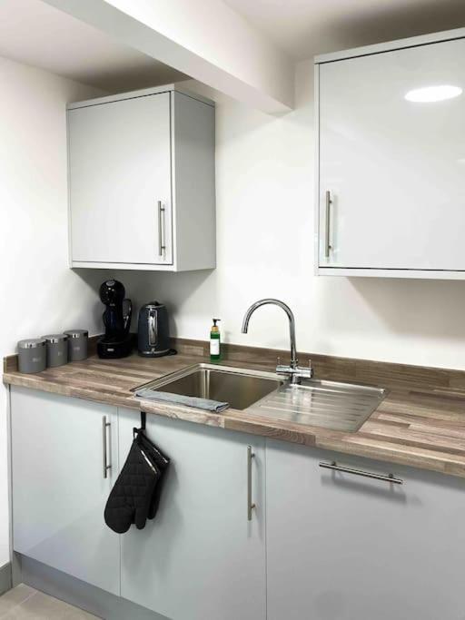 Апартаменты Modern Flat Near Train Station With Free Parking Кембридж Экстерьер фото